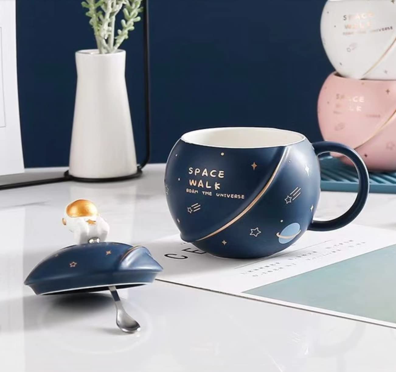 NYRWANA Coffee Mug with 3D Creative Space, Lid & Spoon